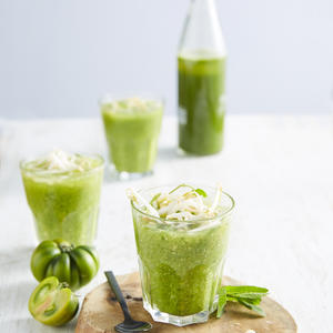 Green gaspacho aux pousses de haricot mungo