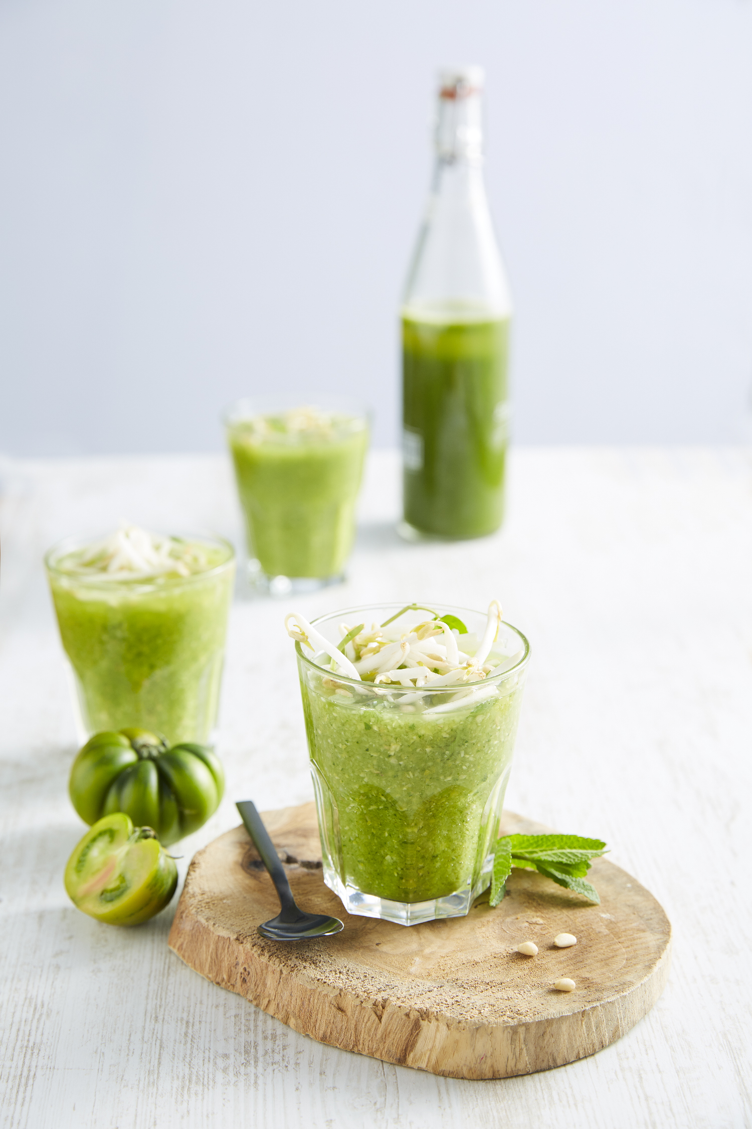 Green gaspacho aux pousses de haricot mungo